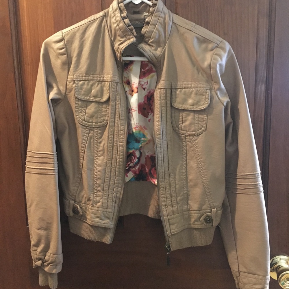 Cute crop jacket!
